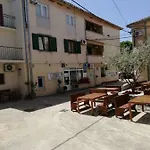 Ana 2 Apartment