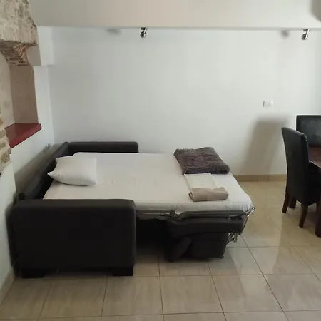 Ana 2 * Sveti Filip i Jakov