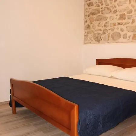 Apartment Ana 2 *
