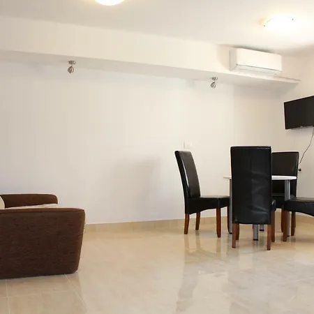 Ana 2 Sveti Filip i Jakov